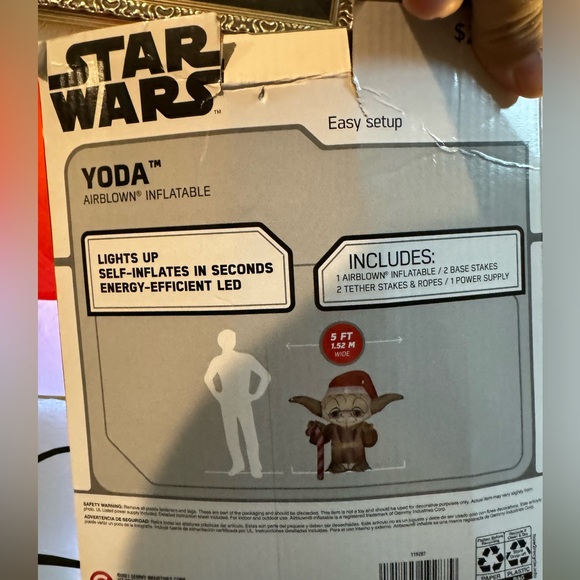 Yoda airblown inflatable lawn decoration, 5’ weighted Disney Santa hat Star Wars - Picture 4 of 6